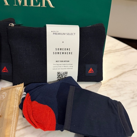 Woman’s amenity kits w/ La Mer Bag, natural bisse grown alchemy, westman atelier - Picture 2 of 3